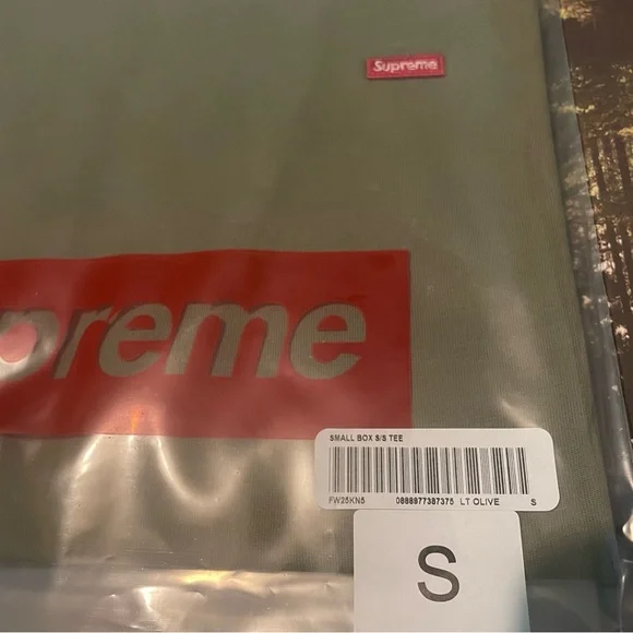 Supreme Small Box Tee - Picture 3 of 3